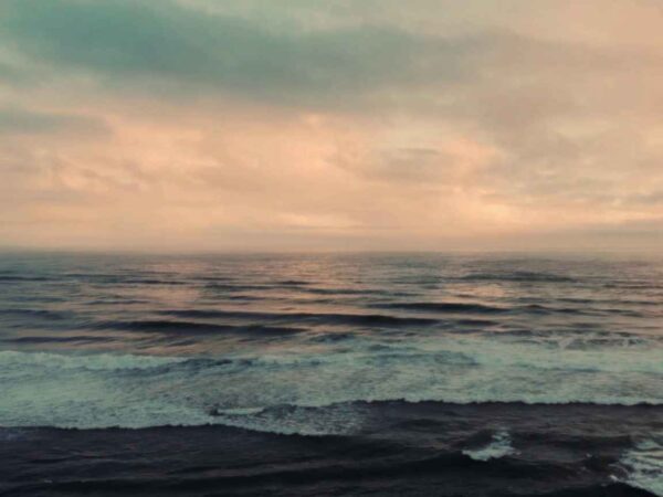 4K Ocean Waves Screensaver || Relaxing Motion Background || FREE DOWNLOAD